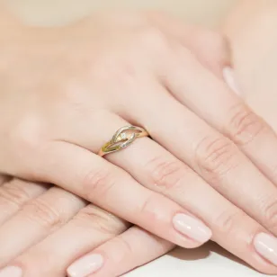 Złoty Pierścionek 585 z diamentem brylant 0,04ct