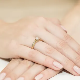 Złoty Pierścionek 585 z diamentem brylant 0,42ct