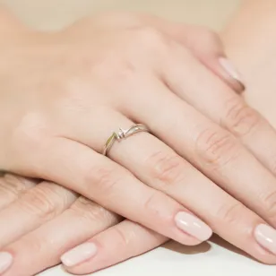 Złoty Pierścionek 585 z diamentem brylant 0,04ct