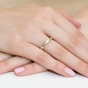Złoty Pierścionek 585 z diamentem brylant 0,12ct