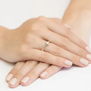 Złoty pierścionek z diamentem EY-291 0,25ct