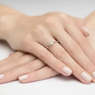 Złoty Pierścionek 585 z diamentem brylant 0,15ct