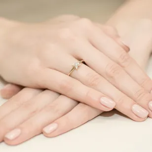 Złoty Pierścionek 585 z diamentem brylant 0,19ct