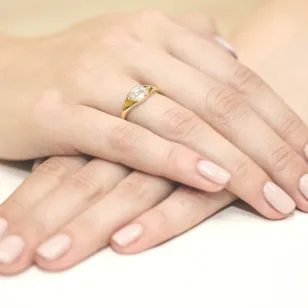 Złoty Pierścionek 585 z diamentem brylant 0,17ct