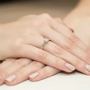 Złoty Pierścionek 585 z diamentem brylant 0,16ct