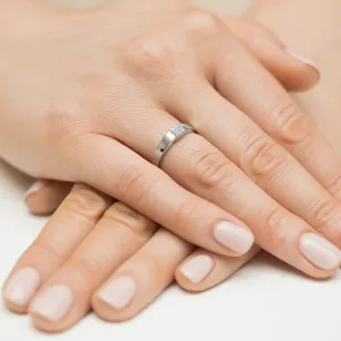 Pierścionek obrączka z diamentami białe złoto 0,08ct