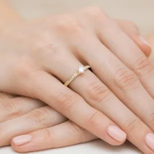 Pierścionek zaręczynowy diament 0,37ct certyfikat