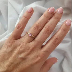 Pierścionek z różowym kamieniem 585