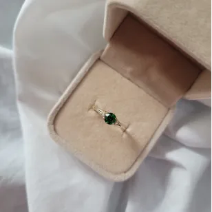 Gold Ring Zirconie Nur ein Smaragd | ergold