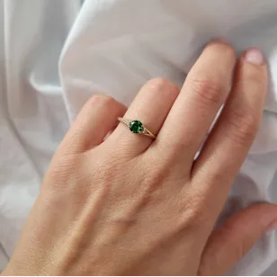 Gold Ring Zirconie Nur ein Smaragd | ergold